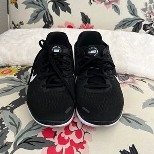 Black Nike Free RN shoes in size 8 woman.